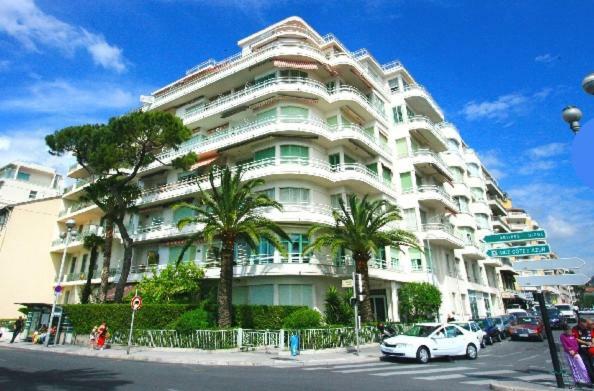 115 By The Sea Lejlighed
